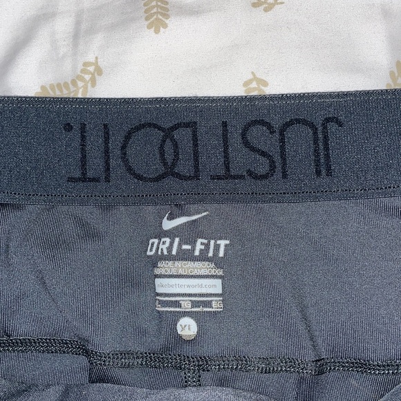 Nike Capri leggings - Picture 4 of 4